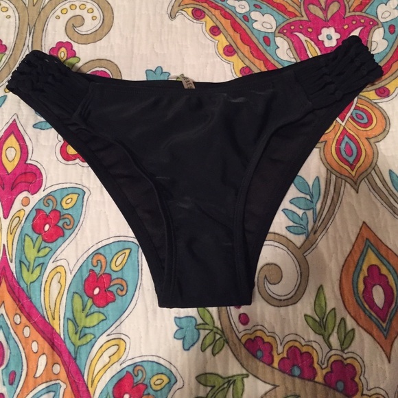 Women's Forever 21 swimsuit bottoms size medium