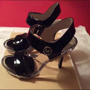 💯Auth Michael kors black Lani sandals