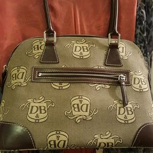 Dooney & Bourke handbag/shoulder bag w coin prs