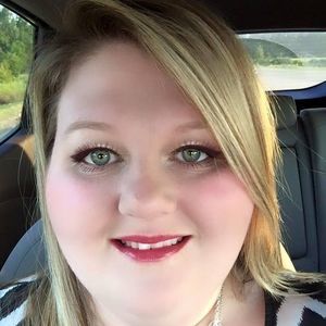 Meet your Posher, Holly