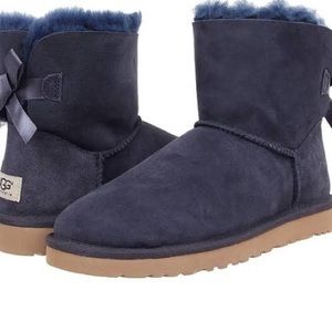 Bailey Bow navy blue uggs!
