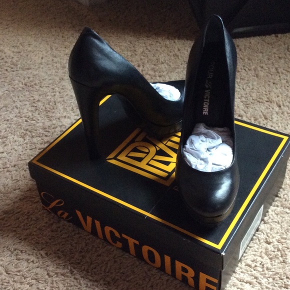 NWOT never been worn! Unique, Make me an offer!!!!