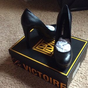 NWOT never been worn! Unique, Make me an offer!!!!