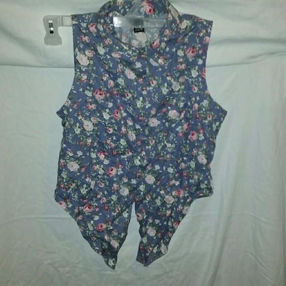 Floral button up tank - Picture 1 of 1