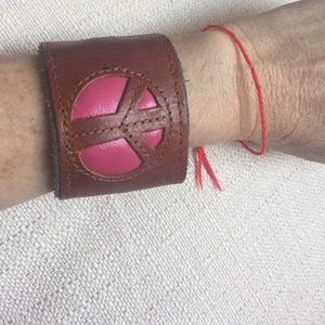 Bracelet/cuff, pink & brown leather w/zipper pouch