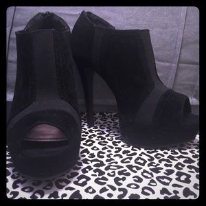 Anne Michelle Black peep toe booties