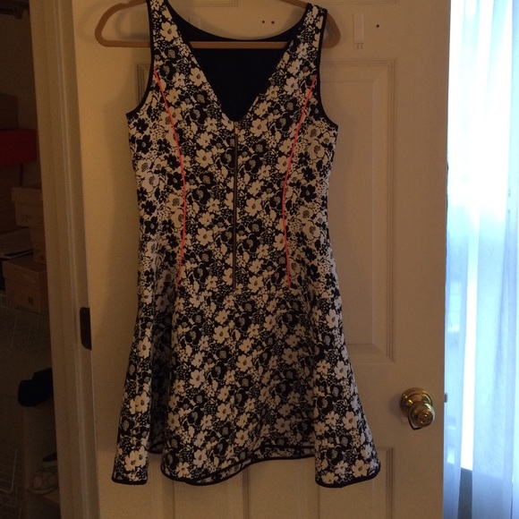 Drop waist Floral Sundress - Picture 2 of 3