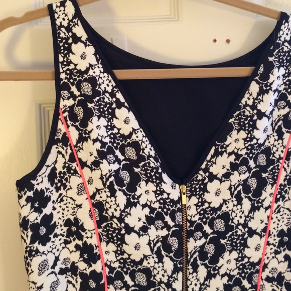 Drop waist Floral Sundress - Picture 3 of 3