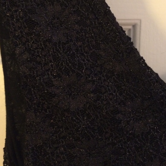 Winter black lace tank - Picture 2 of 3
