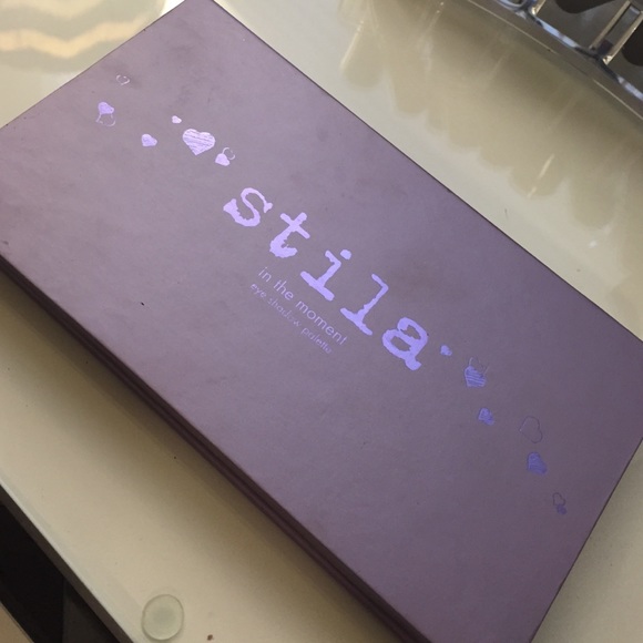 Stila in the moment eyeshadow palette