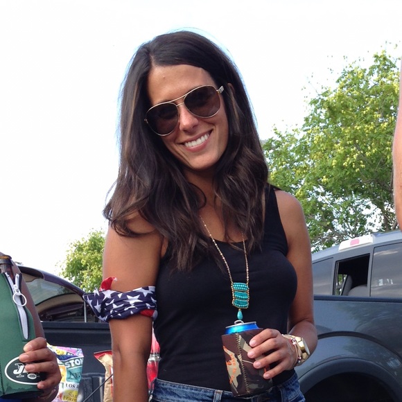 Meet your Posher, Kristen - Picture 1 of 1