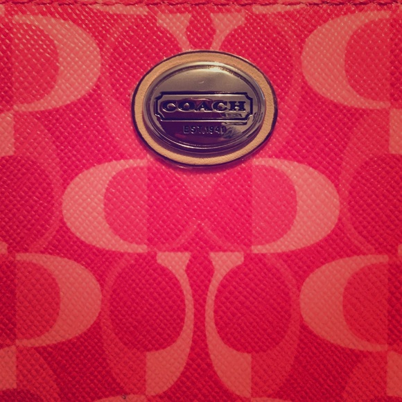 Coach zippy wallet 💘