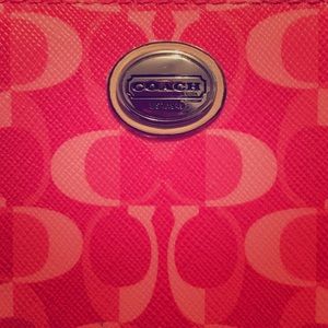 Coach zippy wallet 💘