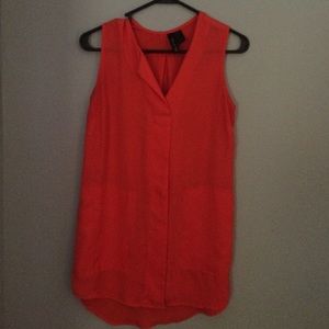 Sleeveless tunic top
