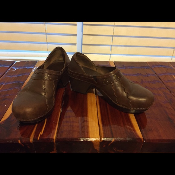 Brown Dansko clogs.