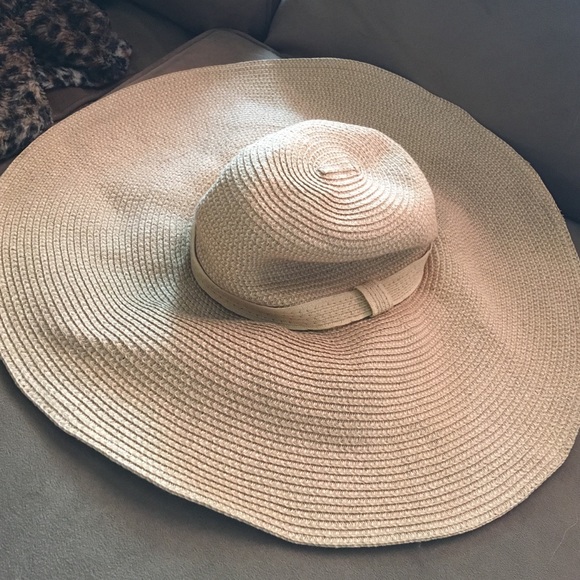 Oversized floppy hat