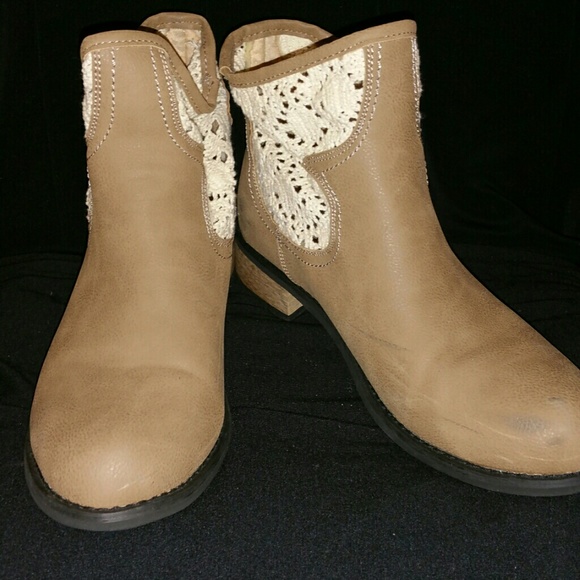 Crochet detailed boots