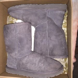 Classic Short Grey Uggs