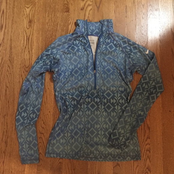 Nike half zip pullover. Great condition-like new!