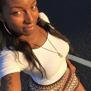 Meet your Posher, Ebony