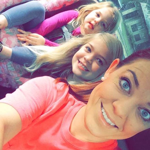 Meet your Posher, Cindy - Picture 2 of 3