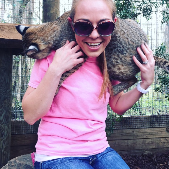 Meet your Posher, Cindy - Picture 3 of 3