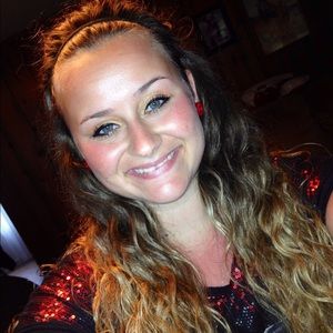 Meet your Posher, Alexis