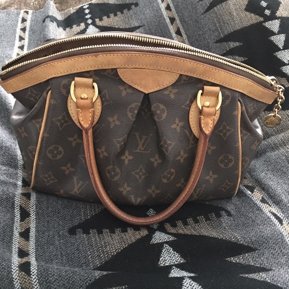Louis Vuitton Handbags - My used authentic  LV purse 🍂