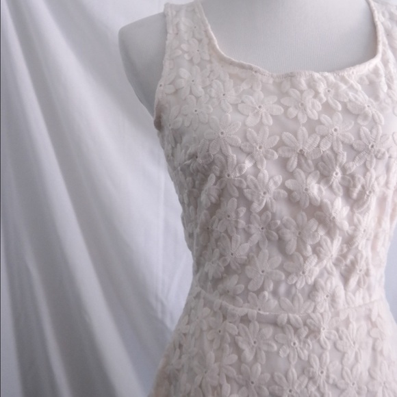 Daisy Dress - Picture 2 of 4