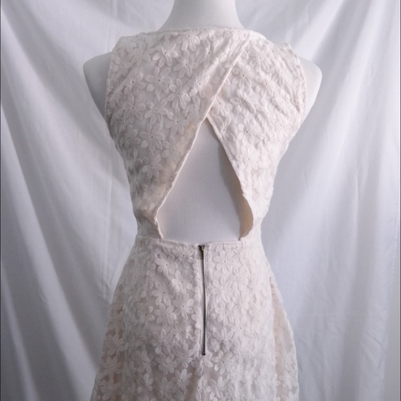 Daisy Dress - Picture 3 of 4