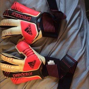 Adidas predator fingersave goalkeeper gloves