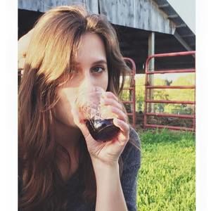 Meet your Posher, Katelyn