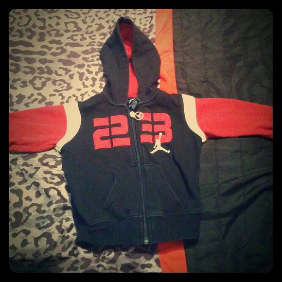 Jordan sweat suit size 24 month