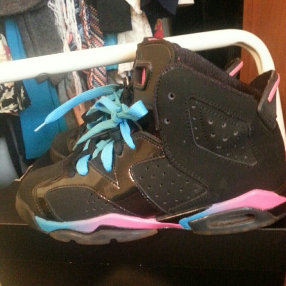 EUC Girl's Air Jordan 6 Retro 2012 - Picture 2 of 4