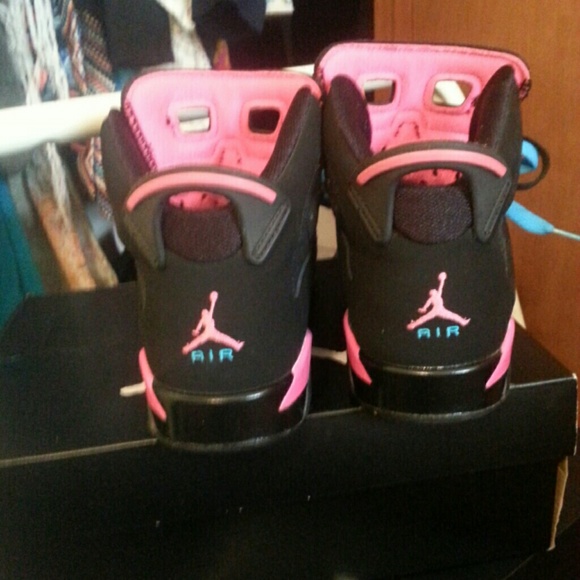 EUC Girl's Air Jordan 6 Retro 2012 - Picture 3 of 4