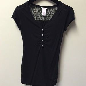 Black short-sleeve button lace top