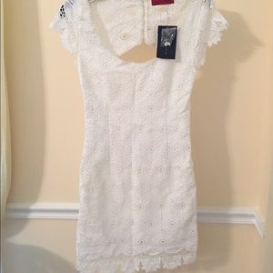 BRAND NEW NEVER WORN Signature 8 white lace dress