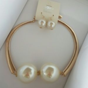 Elegant set necklace earrings