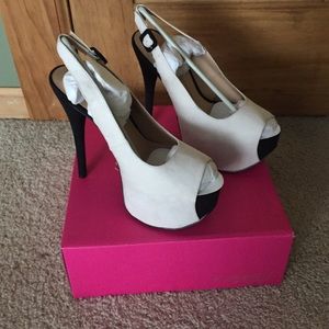 NIB- Brushed suede peep toe w/4 inch heal