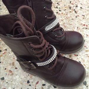 Kids boots