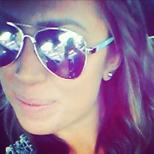 Meet your Posher, Nikki