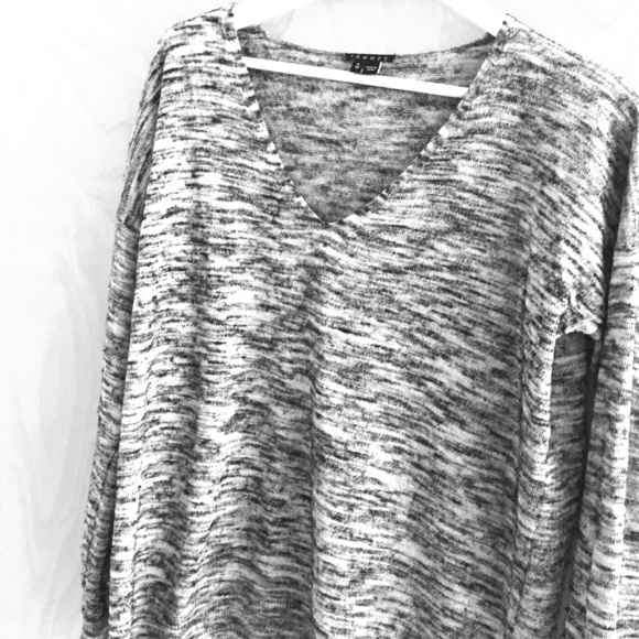 Theory -- light wool (92%) sweater