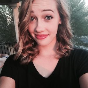 Meet your Posher, Alexis