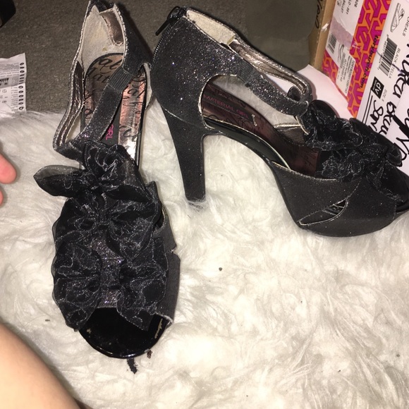 Bow tie heels!