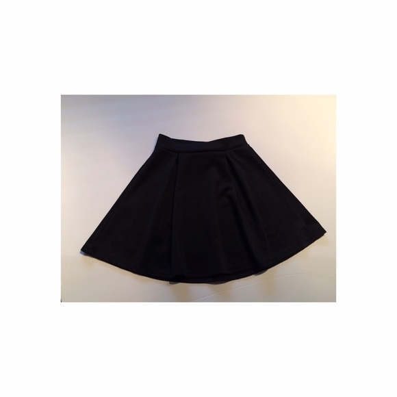 Black skater mini skirt NWOT