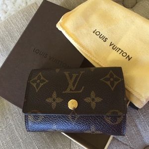 SOLD!!!Louis Vuitton 6 key holder! SOLD!