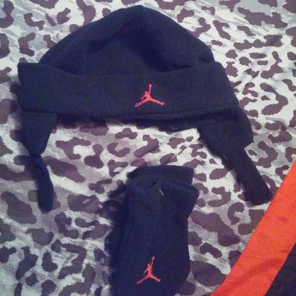 Jordan hat and glove nwot Sold