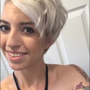 Meet your Posher, Caitlin