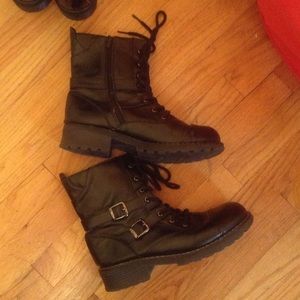 Combat boots