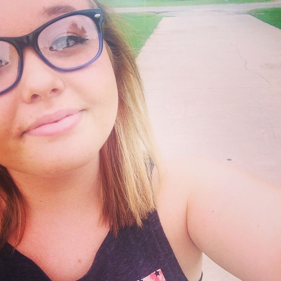 Meet your Posher, Kaylie